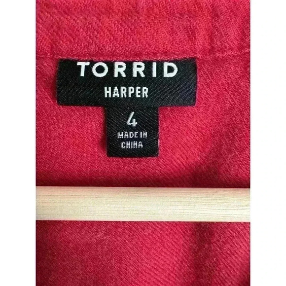 Torrid Shirt Top Womens Plus Harper Sz 4 Red Button Up Pockets Roll Tab Flowy - Picture 3 of 9